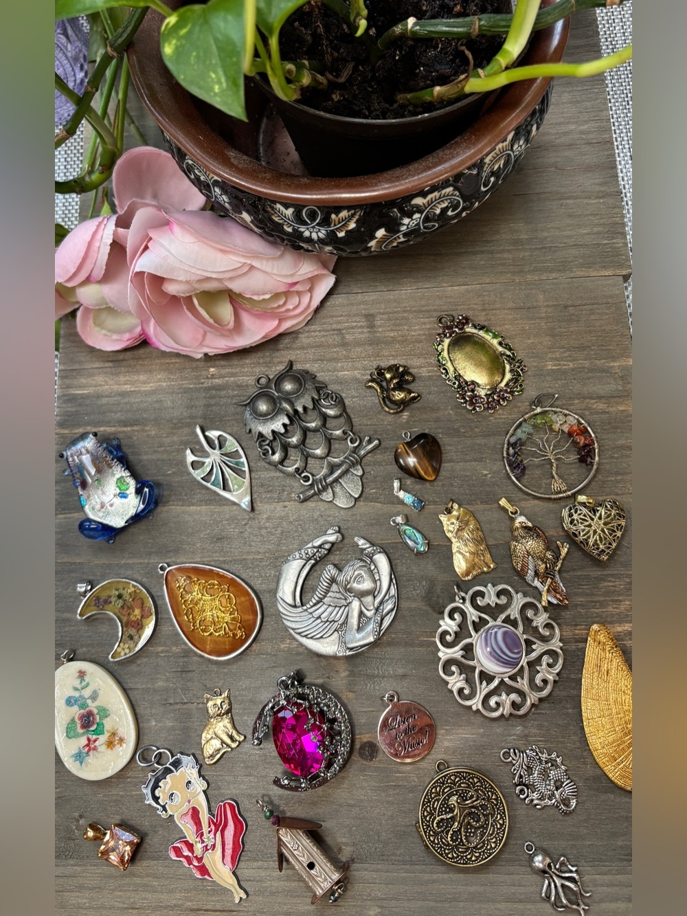 Pendants (lot of 20) lovely condition!